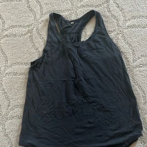 Lululemon love tank top, pleated, size 6 black